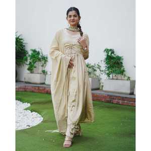 Conjunto de Traje Dorado Satinado en Talla XS, Tono Sepia, Conjunto Elegante - Product Image 4