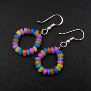 Pendientes de Ópalo Etíope Multicolor Natural, Plata de Ley y Oro - Product Image 3