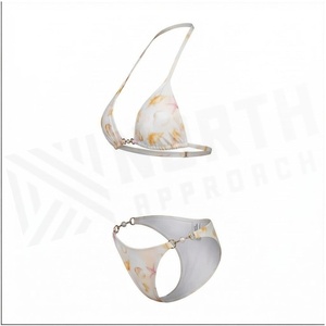 Ensemble bikini 2 pièces pour femmes, avec haut dos nu imprimé coquillages et bas string, décoration de perles, tissu extensible - Product Image 3