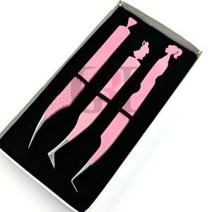 Pince à cils en acier inoxydable de haute qualité, anti-magnétique et anti-statique, avec design découpé en forme de lapin et diamant rose clair - Product Image 1