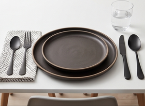 Ensemble de couverts en métal noir mat élégant, design minimaliste, idéal pour les mariages, les restaurants, les hôtels et les complexes hôteliers. - Product Image 3