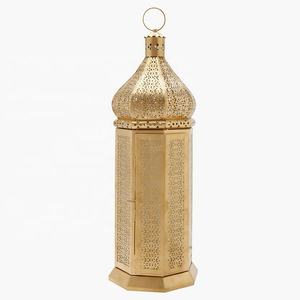 Lanternes à bougies élégantes en métal et verre de style marocain doré moderne, faites à la main, éclairage pour la maison et le jardin, fourniture directe d'usine, hautes - Product Image 1