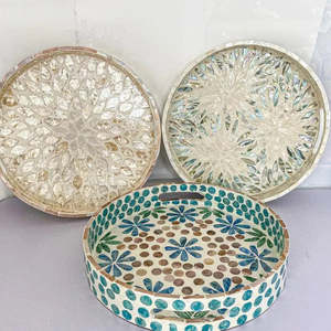 Plateau décoratif rond de haute qualité en nacre avec motif festonné, plateau de service oriental fait main pour la maison - Product Image 3