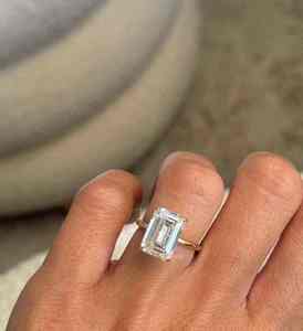 Anillo de Compromiso y Boda con Diamante de Laboratorio de 3 Ct, Corte Esmeralda VVS2, Oro Amarillo de 14K, Chapado en Rodio, Certificado IGI, Elegante Anillo de Novia - Product Image 2