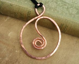 Collier en cuivre de qualité supérieure, bijou fait main au design attrayant pour les amateurs de mode moderne - Product Image 3