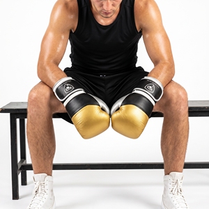 Gants de boxe en cuir noir doré Dumela 16 oz, équipement d'entraînement professionnel avec logo - Product Image 3