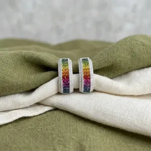 Pendientes de Aro Minimalistas de Arcoíris para Mujer, Aretes Coloridos para Uso Diario, Joyería de Ramdut Impex - Product Image 2