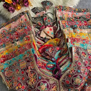 Blusa de mujer estilo Sabyasachi con bordado pesado y lentejuelas suaves, blusa de diseñador lista para usar para fiestas, de Royal Export - Product Image 5