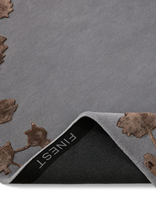 Tapis tufté à la main en laine et soie de bambou, bordure florale, gris, de luxe, contemporain, de designer, tapis d'appoint sur mesure, fait main - Product Image 4
