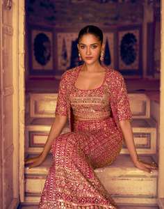 Oferta Especial: Conjunto Mehfil de 3 Piezas Estilo Occidental, Choli, Shrug y Palazzo de Georgette con Bordado Pesado y Trabajo Zarkan para Damas - Product Image 3