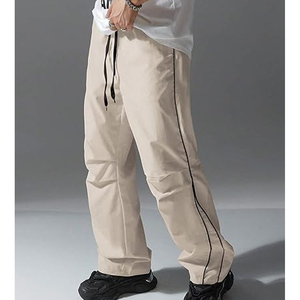 กางเกงวอร์มทรงหลวมสำหรับผู้ชาย ผ้าไนลอนน้ำหนักเบา กันลม กันยับ เอวยางยืด มีเชือกผูก กางเกงวิ่งออกกำลังกาย - Product Image 2