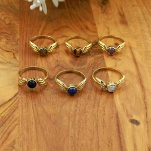 Bagues en laiton avec ailes d'ange en pierres précieuses naturelles, faites à la main, style bohème vintage, ailes dorées, pierres précieuses en cristal pour femmes - Product Image 1