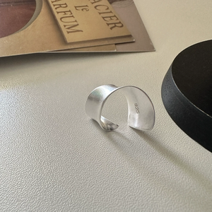 Pendientes de Aro de Plata de Ley S925, Diseño Coreano, Acabado Mate Esmerilado, Estilo Blogger, Accesorios Simples - Product Image 1