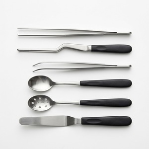 Ensemble de 6 spatules de chef professionnelles en acier inoxydable avec manches en plastique, résistantes au lave-vaisselle et au four, pour la présentation et le service des plats - Product Image 5