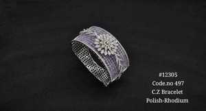 Bracelet manchette en laiton plaqué rhodium avec zircon cubique bleu 12305, motif floral, pour femme, idéal pour les soirées - Product Image 2