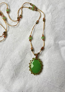 Collier pendentif en macramé fait main avec pierre précieuse verte, ovale facettée, aventurine, onyx, cordon perlé – Fournisseur en gros - Product Image 4