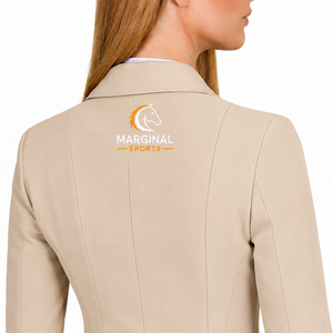 Blazer Beige de Competición Ecuestre para Mujer, Chaqueta Elegante de Corte Entallado para Montar a Caballo, Diseño Personalizado con Bolsillos de Cuero Sintético - Product Image 2