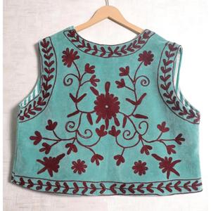 Chaleco Suzani de Terciopelo Hecho a Mano para Mujer, Bordado Floral, Estilo Boho, Diseño Vintage - Product Image 4