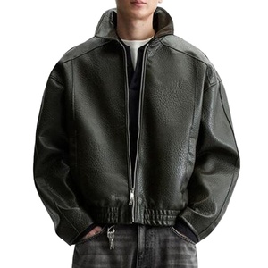Abrigo con cremallera verde oscuro, elegante y minimalista, ideal para el invierno. - Product Image 2