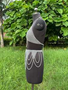 Conjunto de Top y Falda de Armadura de Aluminio Plateado para Mujer, Diseño Redondo Soldado, Estilo Antiguo Moderno - Product Image 3