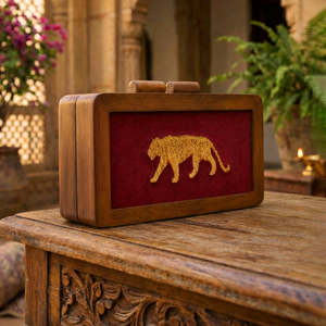 Bolso de Mano Elegante con Bordado de Jaguar Dorado, Diseño Premium para Mujeres, Ideal para Fiestas y Bodas - Product Image 2