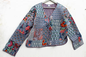 เสื้อแจ็คเก็ตผ้าฝ้ายควิลท์ทำมือสไตล์วินเทจ เสื้อแจ็คเก็ตแขนยาวผ้าฝ้ายสไตล์วินเทจจากเมืองชัยปุระ - Product Image 4