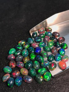 Mehrajudin Gems Opale naturelle éthiopienne cabochon taille ovale 8x6mm, gemme à jeu de couleurs et effet feu pour la fabrication de bijoux - Product Image 4
