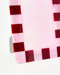 Cadre photo en résine artisanal avec impression UV, à fixer au mur, orientation horizontale, cadre photo avec bordure à carreaux rouge et rose - Product Image 2