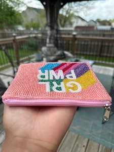 Pochette à monnaie perlée faite main, design GRL PWR, sac à main tendance pour femme, style été, léger, cadeau tendance, vente en gros B2B - Product Image 5