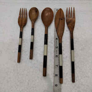 Juego de cucharas premium hechas a mano de madera de acacia y resina para comer a buen precio - Product Image 3