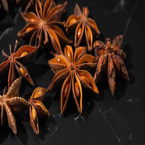 Anís estrellado indio en cápsulas aromáticas enteras para compradores internacionales de ingredientes alimenticios, proveedores mayoristas y empresas de importación de especias - Product Image 5