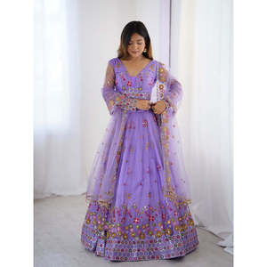 Vestido de Noche de Diseñador, Elegante Lehenga Choli con Bordado de Hilo y Lentejuelas para Fiestas - Product Image 1
