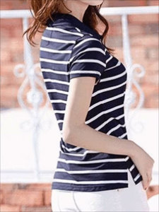 เสื้อยืดพิมพ์ลายทาง ปกพับได้ ทรงปกติ แขนสั้น สวมใส่สบาย สำหรับฤดูใบไม้ผลิและฤดูใบไม้ร่วง เสื้อผ้าผู้หญิง - Product Image 2