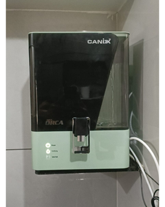 Sistema de Ósmosis Inversa para Tratamiento de Agua AQUA ORCA Verde Pastel, 9 Litros CAPACIDAD DE ALMACENAMIENTO CON INDICADOR LED, material de calidad alimentaria - Product Image 1