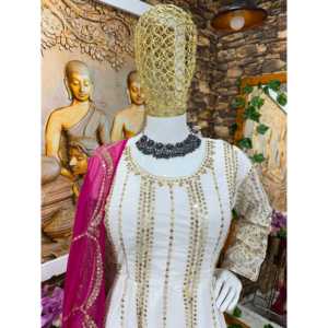 ชุดเดรส Anarkali ไซส์ XL สำหรับงานปาร์ตี้ สวยงาม พร้อมจี้และผ้าคลุมไหล่ - Product Image 4