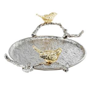 Bandeja decorativa de aluminio con acabado plateado y asas de ramitas adornadas con pájaros para exhibición en mesa o tocador, hecha a mano en India. - Product Image 4