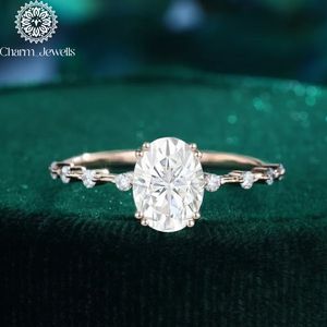 แหวนหมั้นมอยซาไนต์ทรงคุชชั่นจาก Charm Jewells รับรองโดย IGI น้ำหนัก 3 กรัม ชุบทองคำสีกุหลาบ ประดับแบบหนามเตย เครื่องประดับผู้หญิงสุดคลาสสิก - Product Image 1