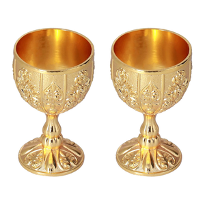Calice in Ottone Stile Vintage Dorato, Bicchiere Decorativo in Metallo, Design Antico Medievale per Arredamento Casa, Bar, Tavola e Feste - Product Image 1