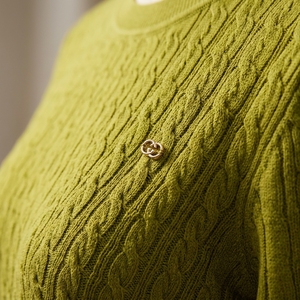 Pull décontracté en maille côtelée olive (P8T26204) – Chandail long d'hiver ODM avec motif imprimé - Product Image 5
