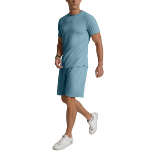 Venta al por mayor de conjuntos deportivos cortos de verano para hombre en colores sólidos, camisetas de moda casual y estilo urbano para jóvenes y adultos. - Product Image 6