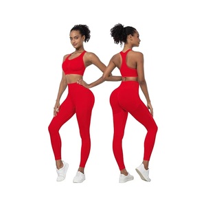 Conjunto de 3 piezas: Sujetador con tiras, leggings cortos y cómodos con efecto levanta glúteos, y banda de resistencia para gimnasio, uso interior/exterior y entrenamiento activo. - Product Image 2
