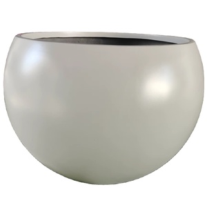 กระถางต้นไม้ทรงกลม ไฟเบอร์กลาส น้ำหนักเบา ทนทาน ดีไซน์ทันสมัย คลาสสิก สำหรับแขวน ตกแต่งบ้าน ใช้ภายนอกอาคาร ผลิตโดย KNT Creations รุ่น Maharashtra - Product Image 1