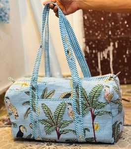 Sac de voyage matelassé en coton imprimé jungle, motif animalier ethnique, bagage de voyage bohème, durable, artisanal, export, fabricant, sur mesure - Product Image 1