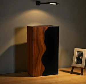 Urne funéraire artisanale en noyer : Urne funéraire moderne en résine noire à motif ondulé pour cendres humaines, taille moyenne 9x5,5 pouces. - Product Image 6