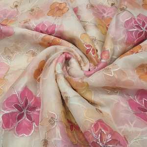 Tissu imprimé de qualité supérieure avec broderie, un textile moderne conçu pour les collections de mode et de vêtements élégants. Ce tissu est un article essentiel pour la mode. - Product Image 3
