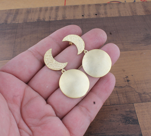 Pendientes de Luna Creciente Chapados en Oro al por Mayor, Joyería Celestial Vintage para Mujer, Proveedor para Boutiques - Product Image 1