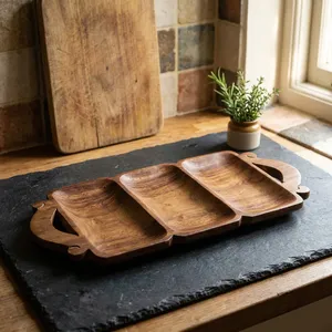 Plateau de service en bois artisanal avec deux poignées, plateau rustique pour collations, apéritifs et thé - Product Image 2
