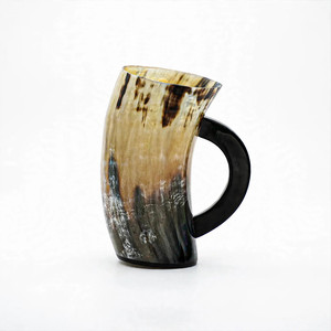Jarra de Cuerno Hecha a Mano con Diseño de Barco Vikingo, Estilo Medieval Antiguo, Taza Decorativa para Beber en Casa o Bar - Product Image 1