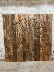 Panneau mural décoratif carré en bois massif naturel sculpté à la main avec motifs floraux pour salon, idéal pour la tête de lit ou le dos des canapés. - Product Image 3