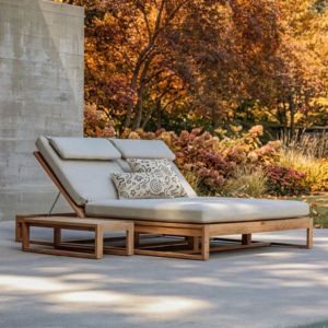 Chaise longue double en bois massif, design moderne et minimaliste, avec dossier réglable, à lattes, profil bas, pour piscine, patio, jardin, avec coussin - Product Image 4